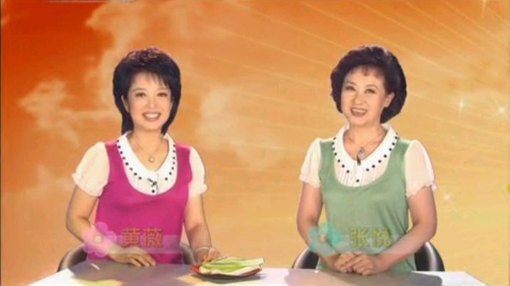 年近70的央视主持人张悦,退休9年最近又被《夕阳红》栏目返聘了