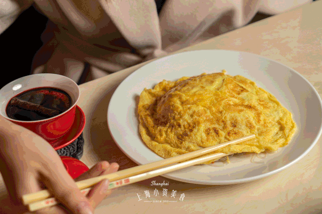 藤香红油煎豆腐 还有软糯的销魂凤爪,口感厚实的热卤海带,藤香红油煎