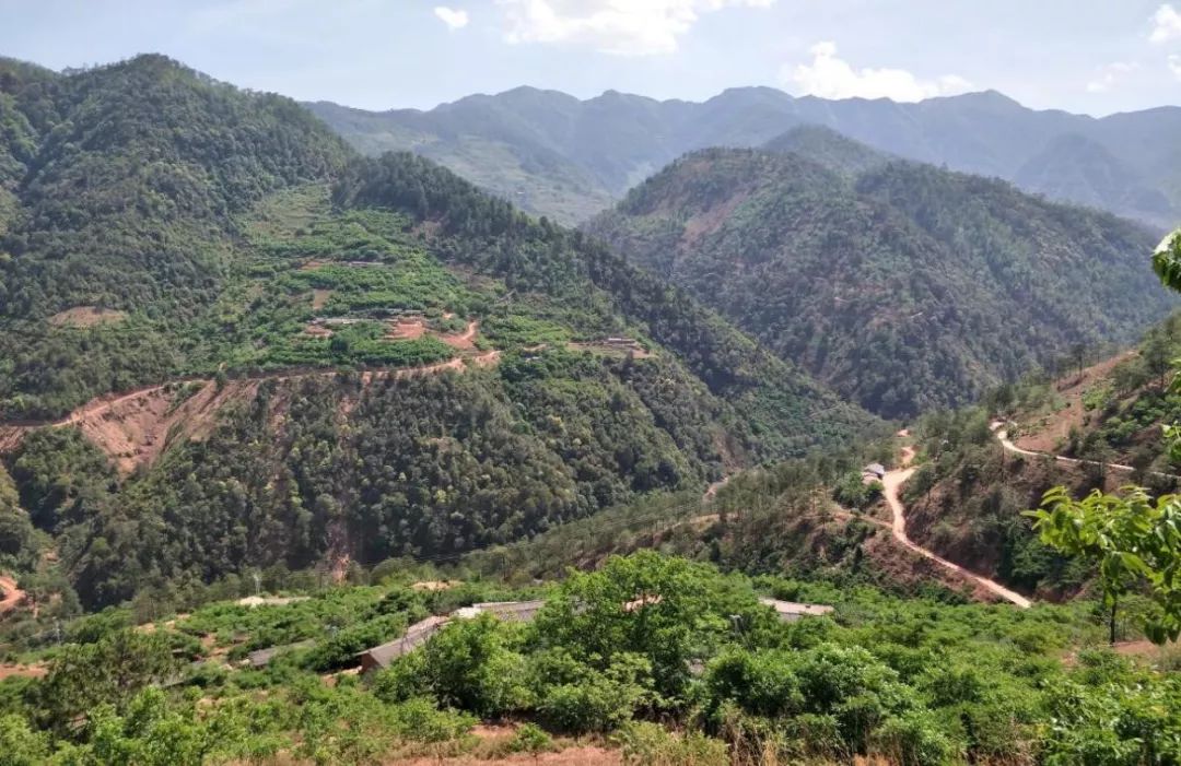 丽江市国资委高度重视永胜县东山乡向阳村的"挂包帮转走访"脱贫攻坚