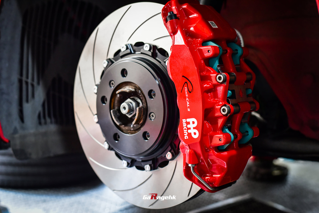 前轮:ap racing radi cal 2 cp9560 6活塞卡钳后轮:ap racing radi
