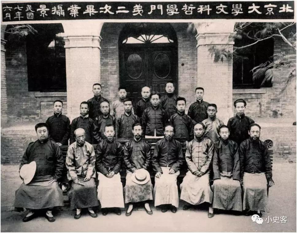 前排右四为蔡元培,右三为陈独秀蔡元培又说"方今风俗日偷,道德沦丧