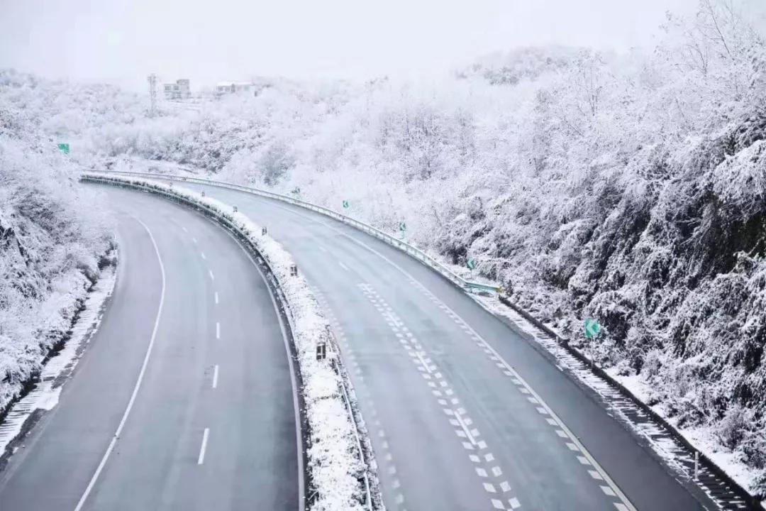 今早你的朋友圈里下雪了吗遵义这些地方的雪垫起了