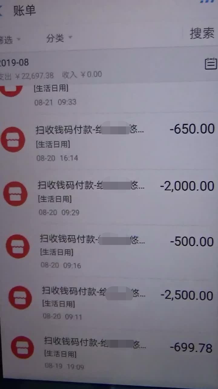 经审讯，方某云交代自己以某网络支付平台积分兑礼品为诱饵，叫宝妈帮自己刷二维码诈骗钱财的犯罪事实