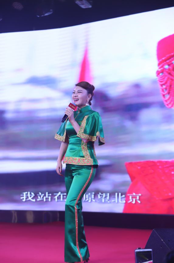 五粮特曲丨全城沸腾乌兰图雅唱响南阳美好生活