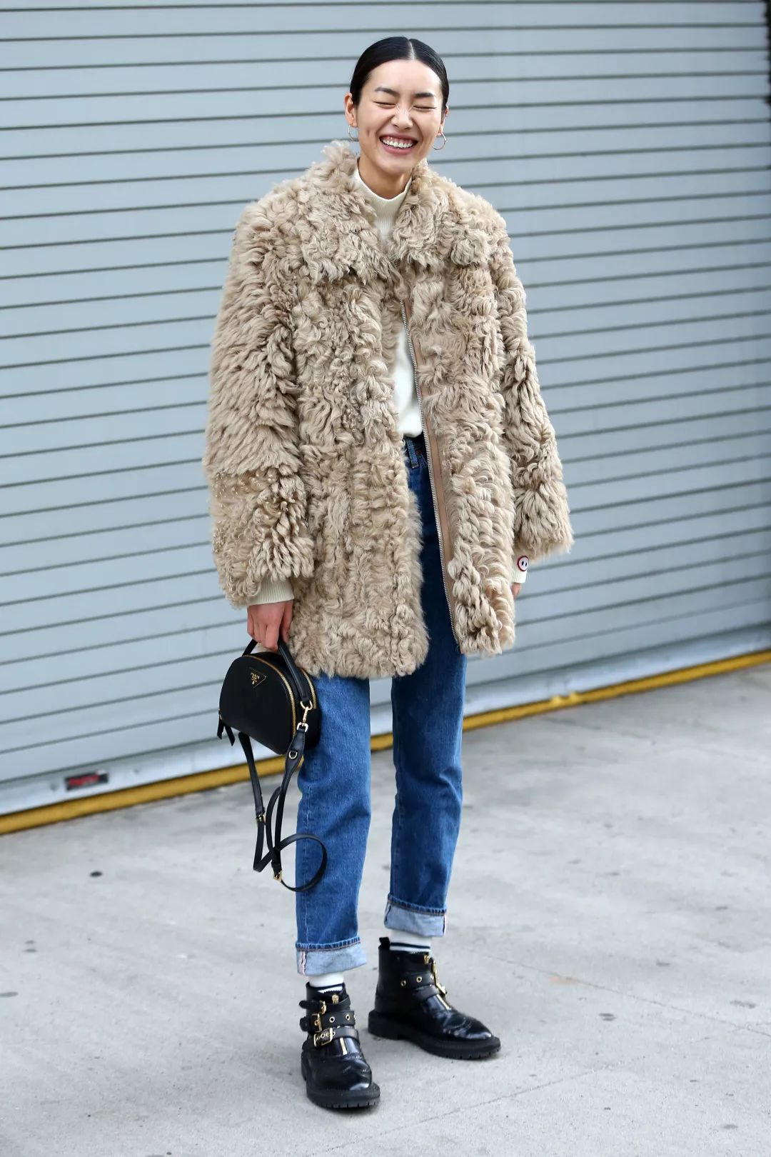 皮草搭配什么鞋穿好看 64c7878e2194453a8ec05117466c9c0b.jpeg