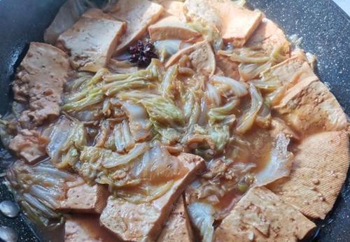 炖豆腐皮放什么调料 83230cd5908347c9a9abf82440937773.jpeg