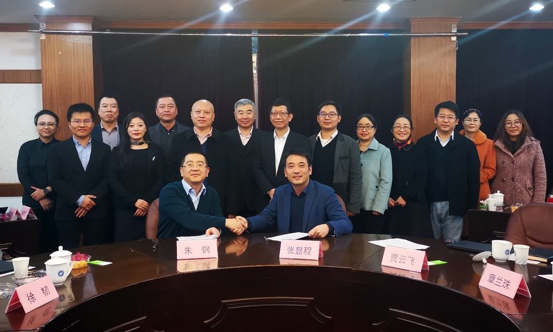 我校科研院副院长贾云飞介绍了学校的办学历史,学科优势及与燃气轮机