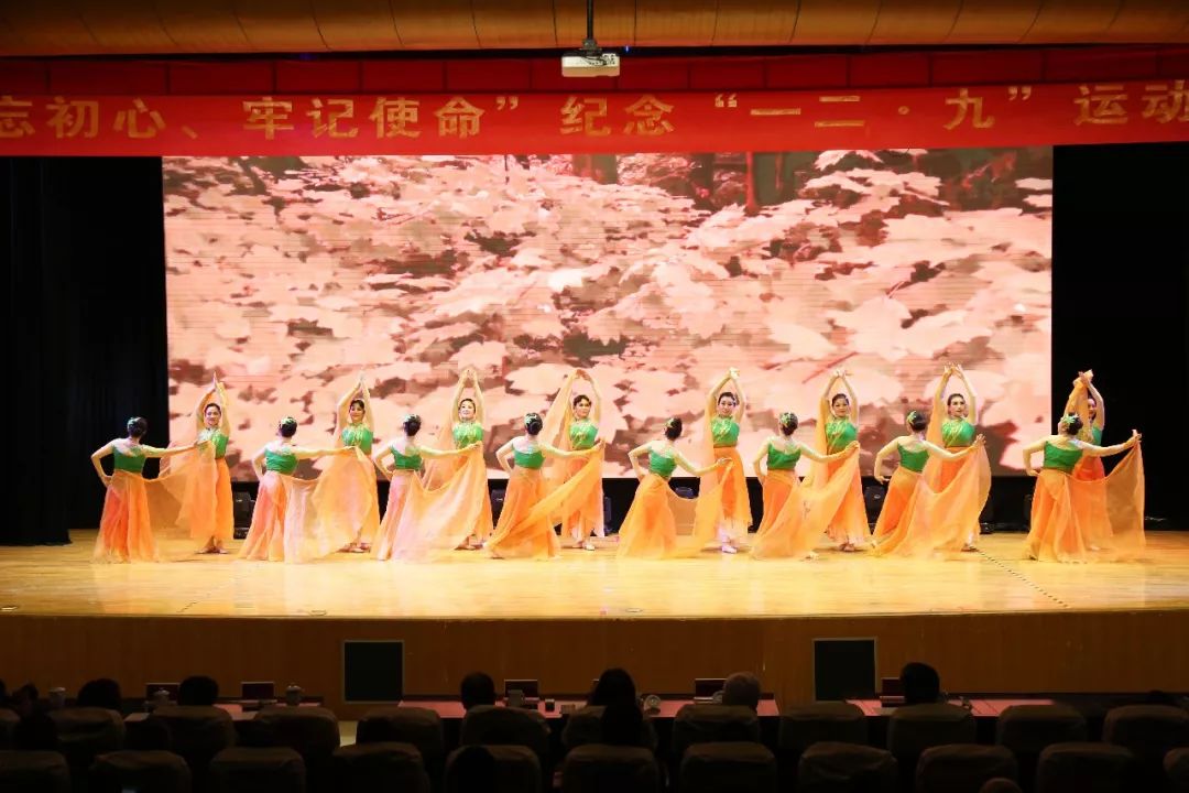 望星空演艺 a4d27ae5cbd44c76908f3e68820d8a25.jpeg