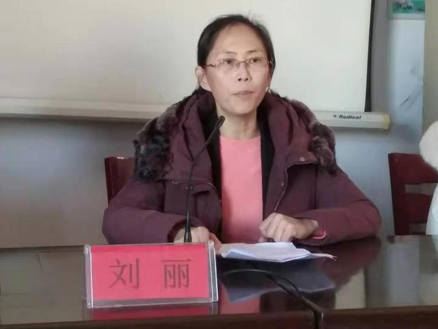 县妇联副主席刘丽,东平县"阳光大姐"职业培训学校校长靳淑芝应邀