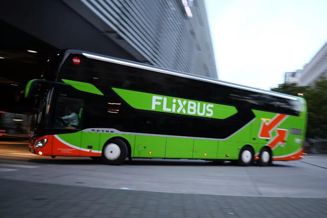 在法国,大巴车的市场主要由两个公司占据: 德国的flixbus和法国的bla