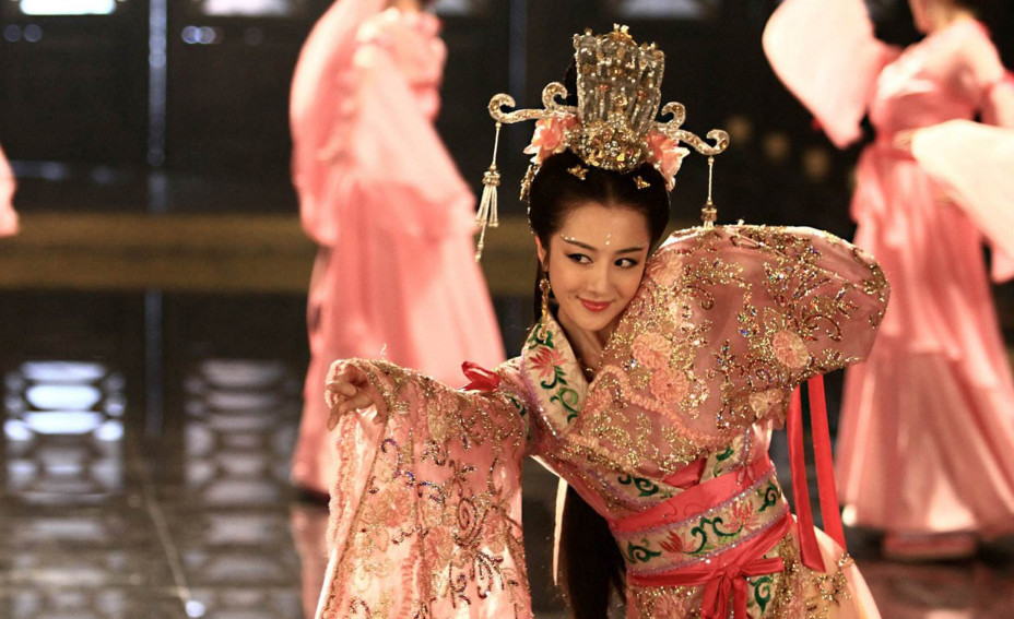 中国古代最霸气的妃子,皇帝为了取悦她,给她下跪