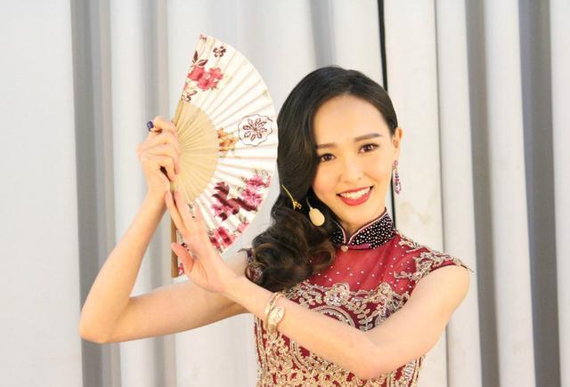35岁唐嫣终于不低调穿旗袍秀花瓶腰这身材绝了