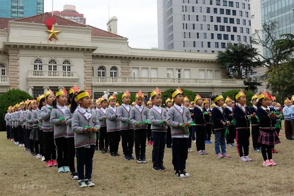 "戴上绿领巾 做个好苗苗"上海市小红星儿童团入团仪式