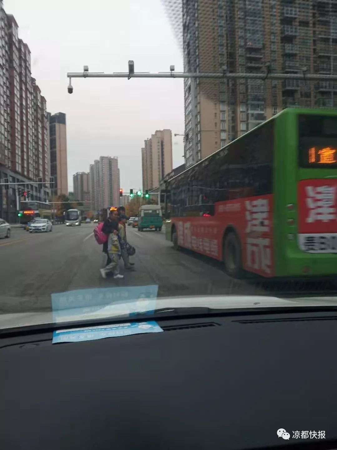 钟山有多少人口_南京钟山海拔多少(2)