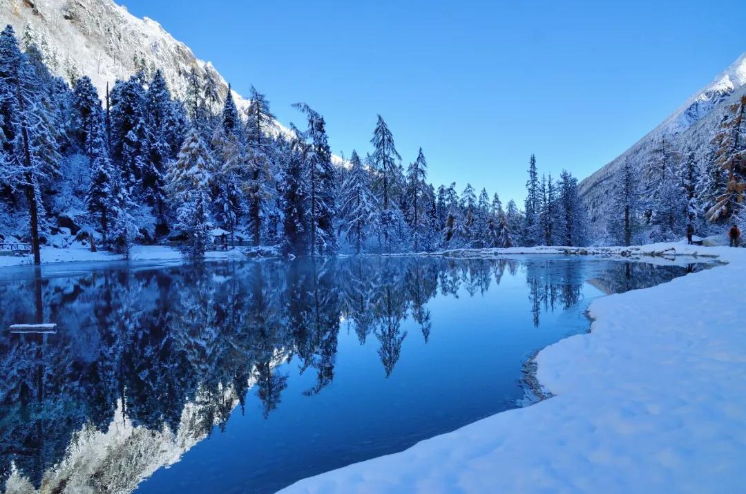 皑皑白雪,晶莹剔透装点出梦幻的冰雪童话冬季的毕棚沟