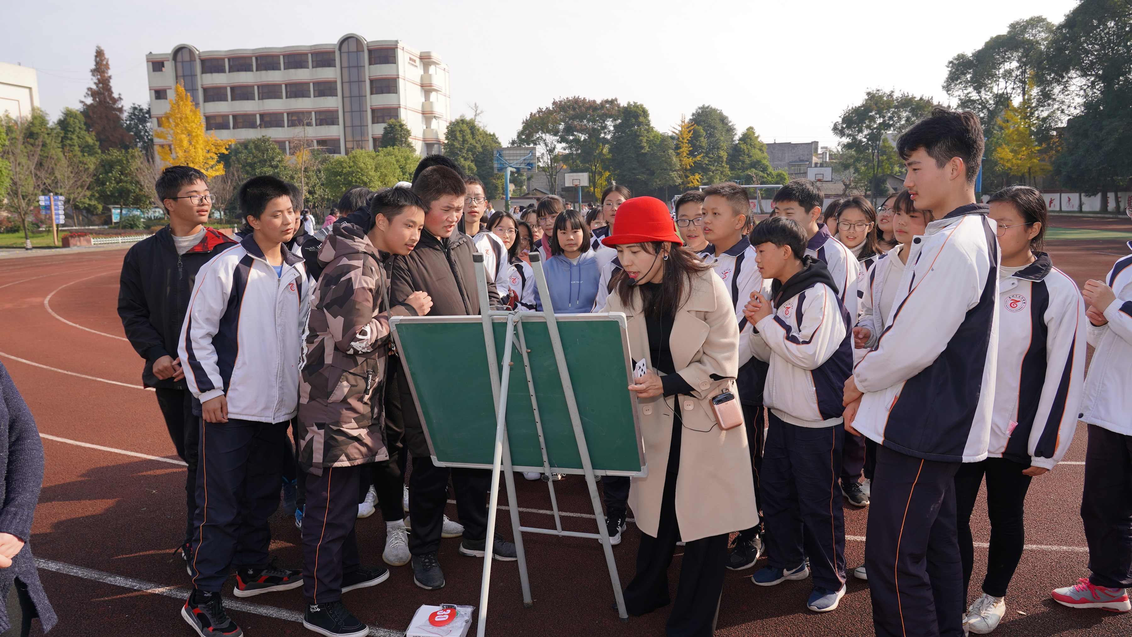 崇州市白头中学开展"发现自我,成就自我"生涯规划主题