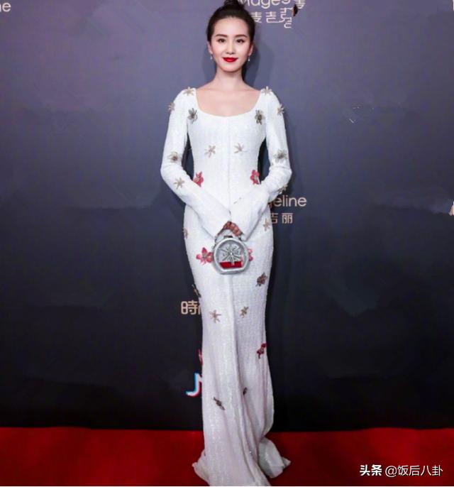娜扎热巴红毯拼身材刘诗诗优雅大方蔡徐坤暴露抢镜气场很高冷