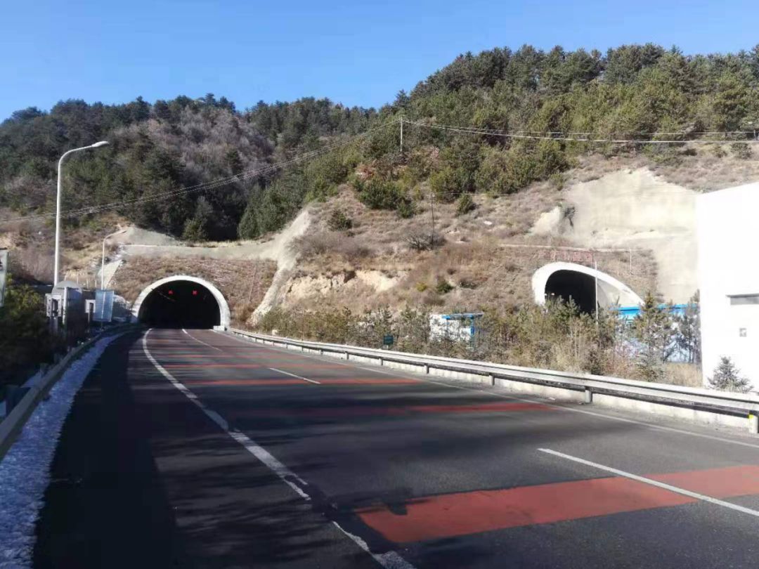 明后两天,沧榆高速芦芽山隧道因隧道检测将实施交通管制
