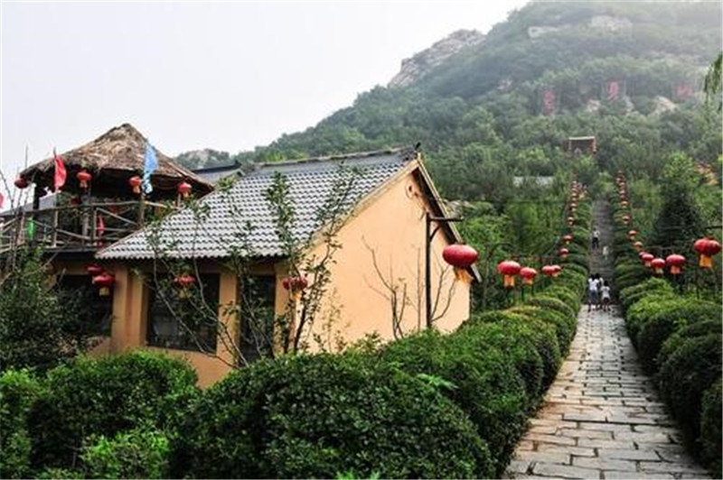 白鹿原拍摄基地,郭亮村都是如此,象牙山风景区也因为《乡村爱情》系列