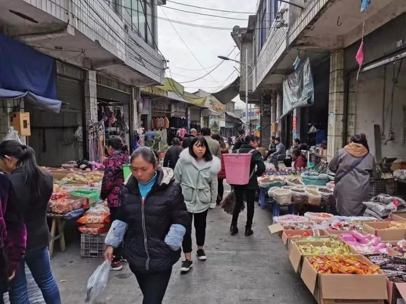 筠连沐爱镇维新的赶场好热闹!一个视频竟把这些人"逗疯"了!