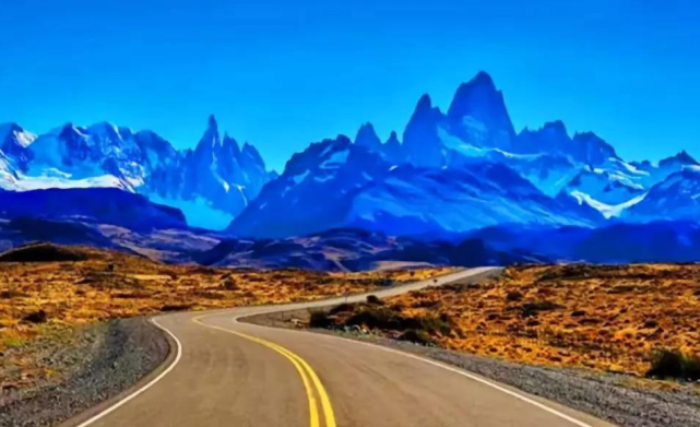 自驾游旅游地方 4b25573376934c62b219ff19fb835058.png