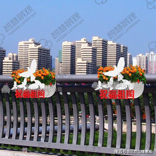 原来城市栏杆花箱也可以设计的这么好看!