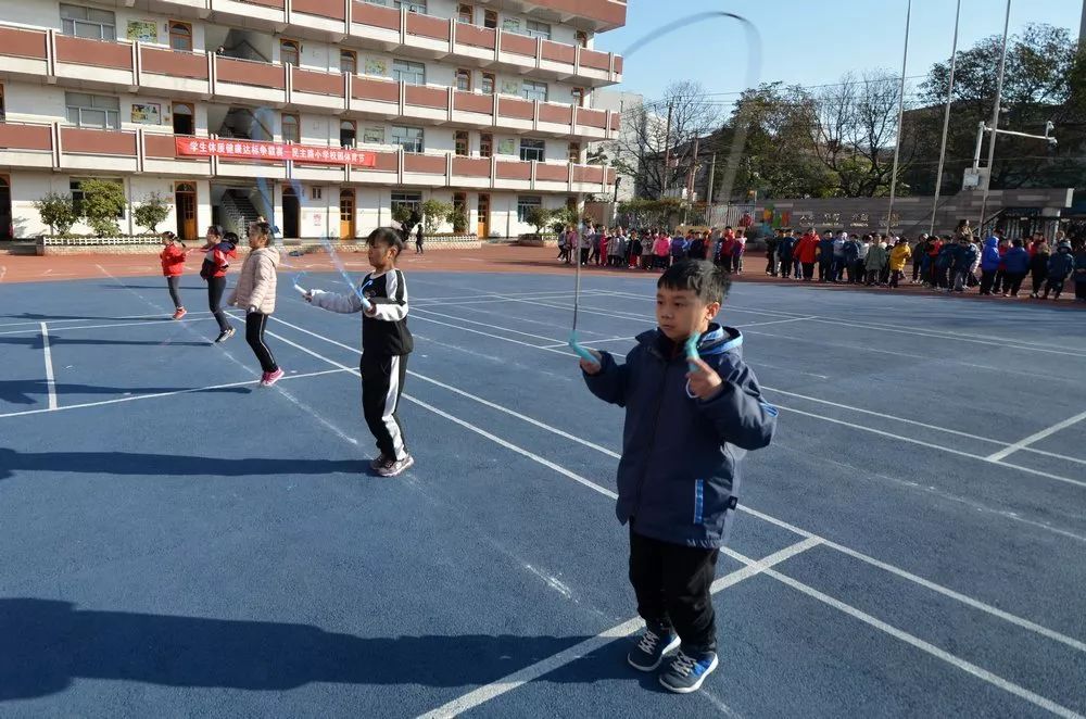 徐州市民主路小学校园体育节——学生体质健康达标争霸赛