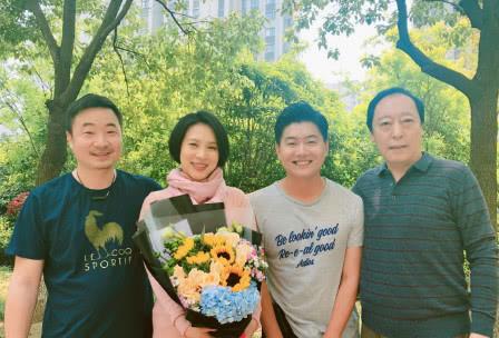46岁涂凌出演保姆走红,戏中是苏大强的宝贝,戏外涂红唇很霸气