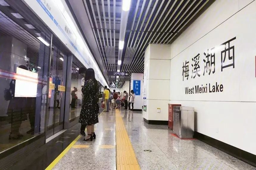 图为梅溪湖西地铁站 在商业方面,本身项目就自带有裙楼,可以满足业主