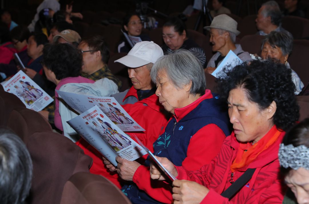 集中开展线下惠民观影体验和线上领用观影优惠券活动,通过组织《决胜