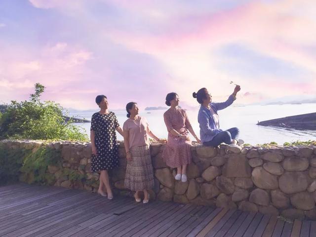"中国大妈"旅游拍照标准动作集萃!炫翻天