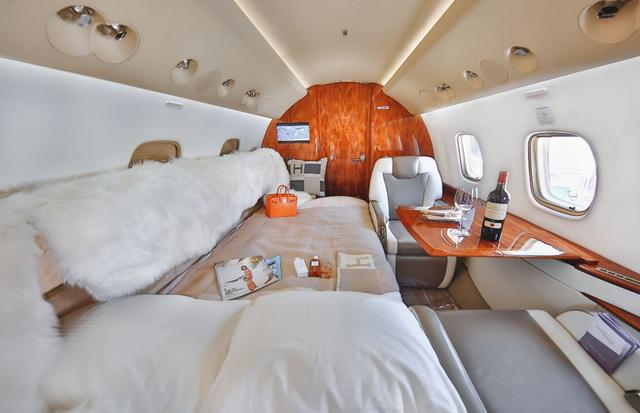 原创如何花最少的钱飞最奢华的私人飞机吃米其林大餐坐湾流庞巴迪