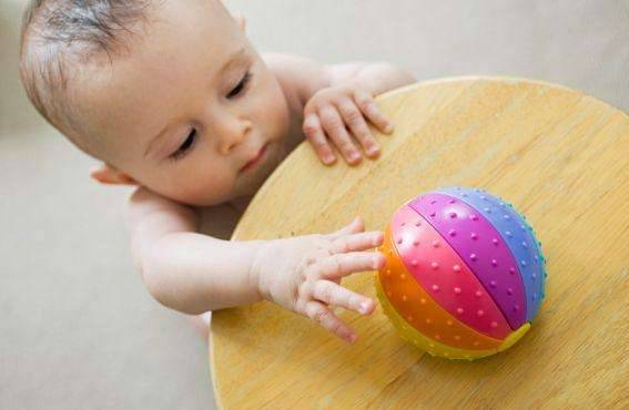 宝宝几个月会抓握 c23082f8a0844fde9de75f1d49539189.jpeg