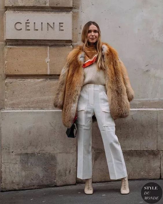 皮草外套搭配长款 c83d8c349f714999a116a21458e3f269.jpeg