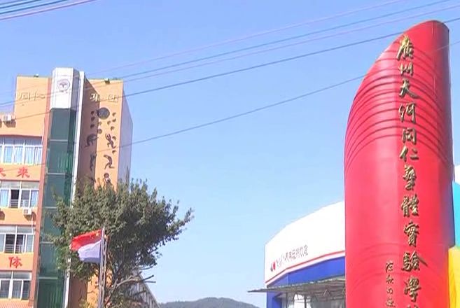 男孩校内被打致精神失常,大小便失禁.动手的是老师?