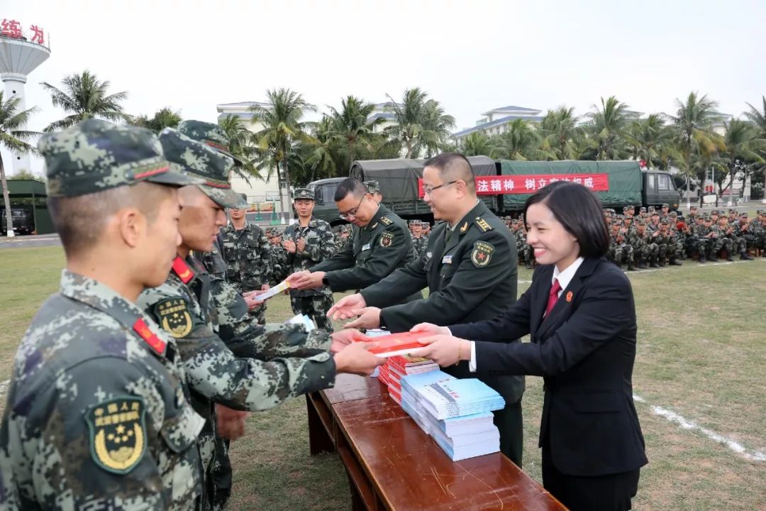 (来源:海南信访 12月5日下午,省高院联合海口军事法院,来到武警海南