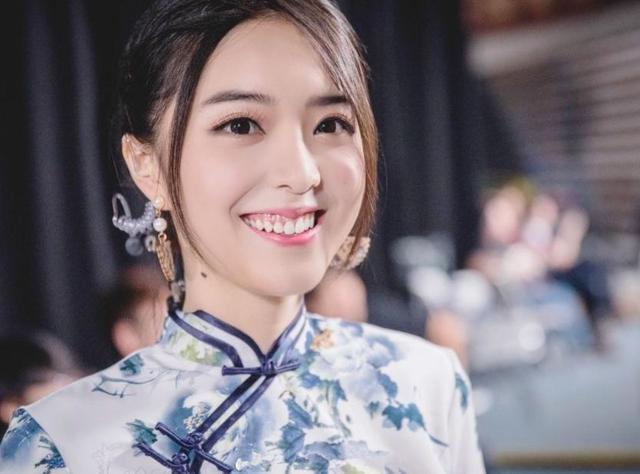 什么旗袍成语_旗袍搭配什么外套图片(3)