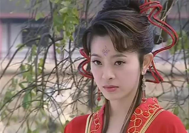 她是中国缠足第一人，16岁成为帝王妃，12年后在敌国跳下金莲台