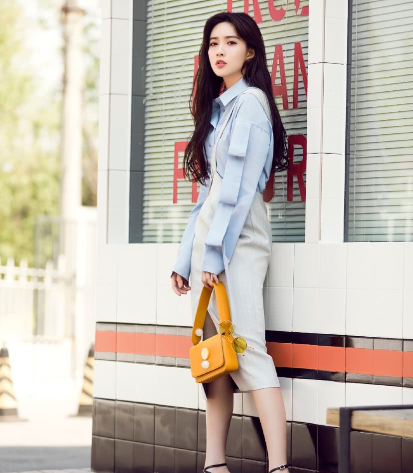 怎么变得有女人味穿搭 10e7ed1c860c4831a84cf96ae9500ef2.jpeg