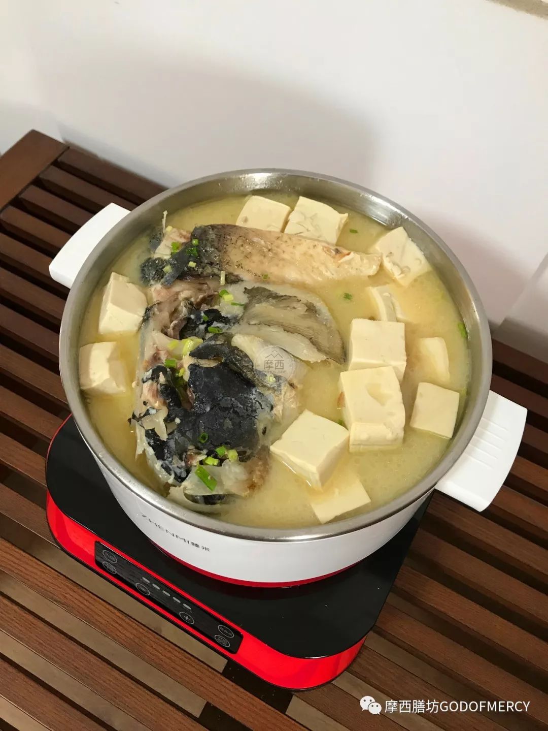 【鲈鱼豆腐汤的做法_鲈鱼豆腐汤家常做法_做法步骤】_下厨房