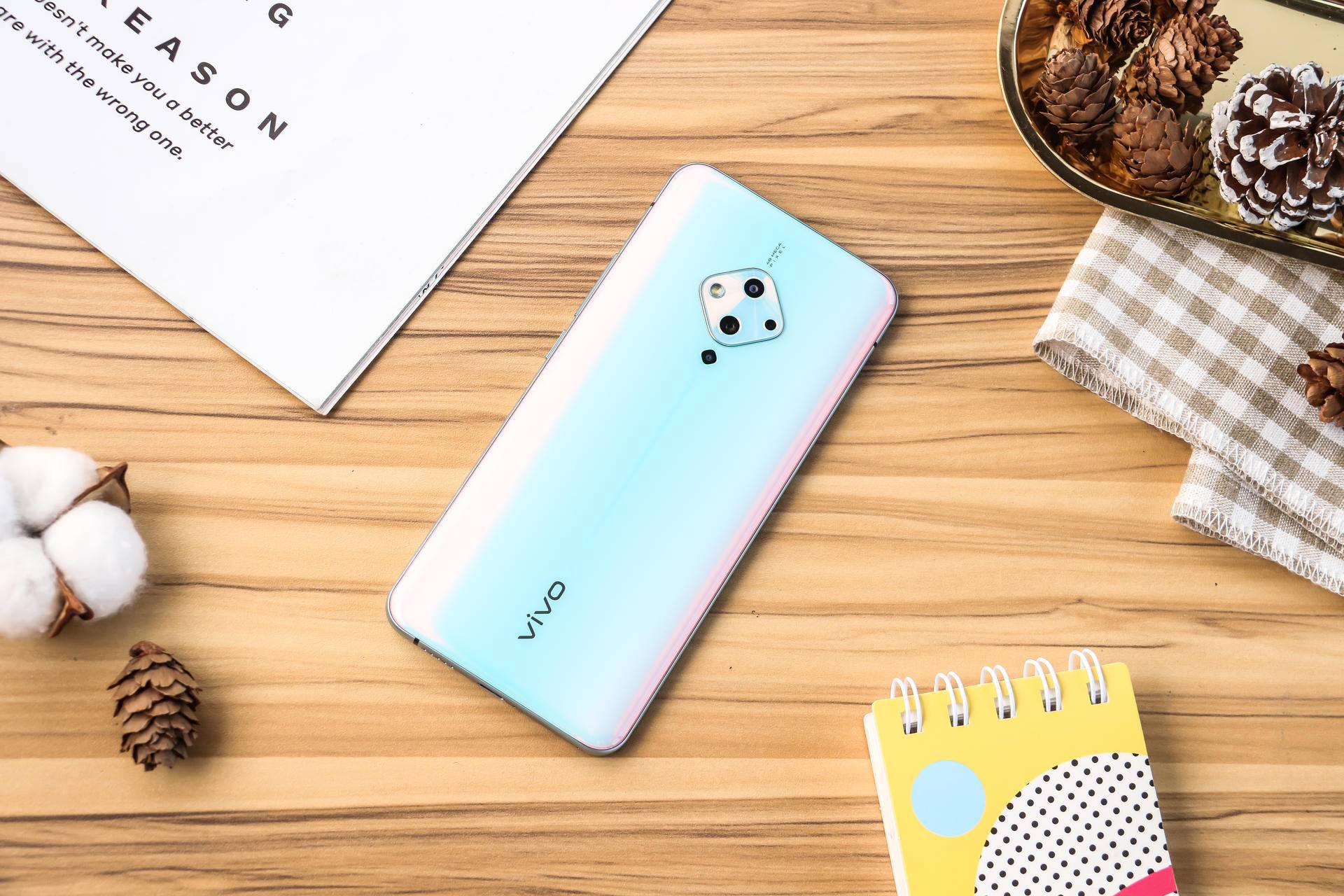 绝美实力派，逛街拍照不丢面，vivo S5上手体验