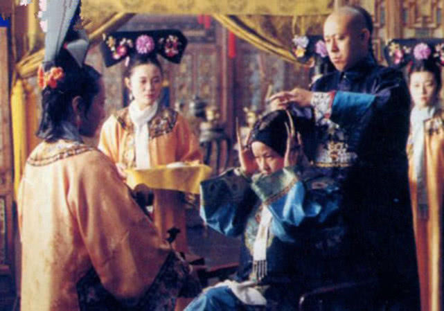 把珍妃推下井的太监崔玉贵,为何后来背上奇痒难耐,结局如何