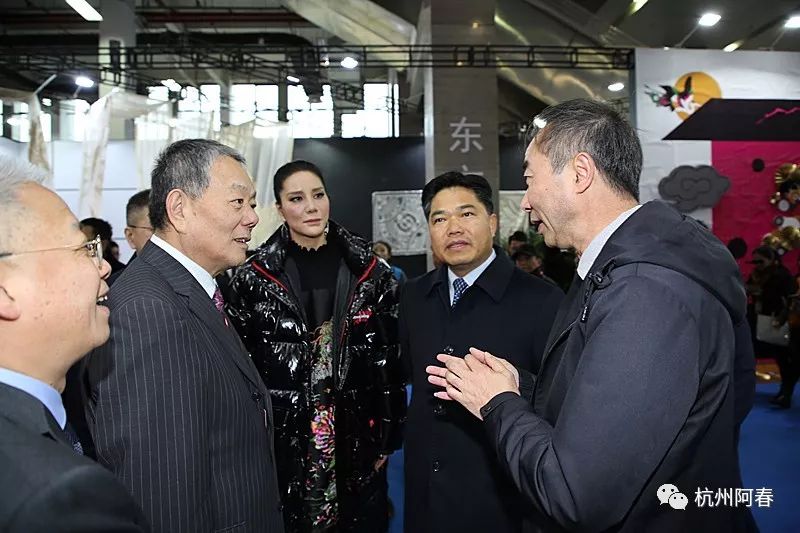 现场第20届中国国际丝绸博览会开幕首日精彩活动不断