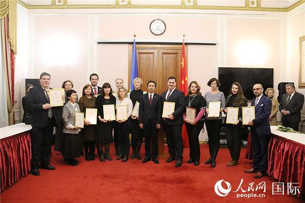 28名乌克兰师生获得“中国大使奖金”