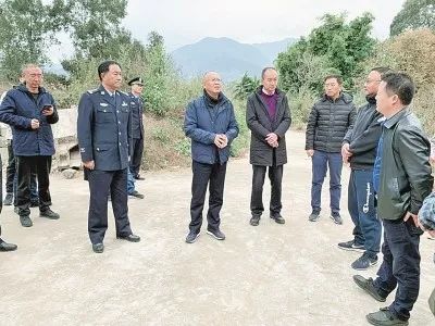 12月2日,西昌市委副书记,市长马廷贵,市委常委,市委办主任党晓刚,副