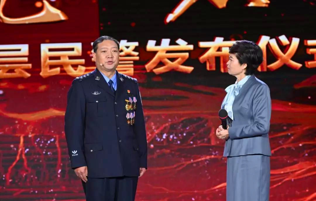 来自基层的告白致敬英雄的礼赞最美基层民警12月8日晚荣耀发布