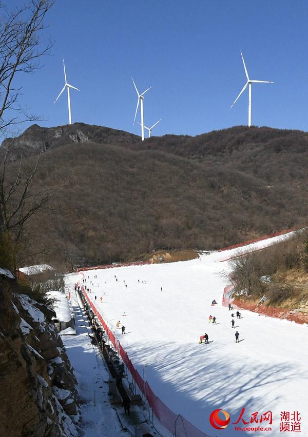 湖北保康:冰雪世界度快乐假日