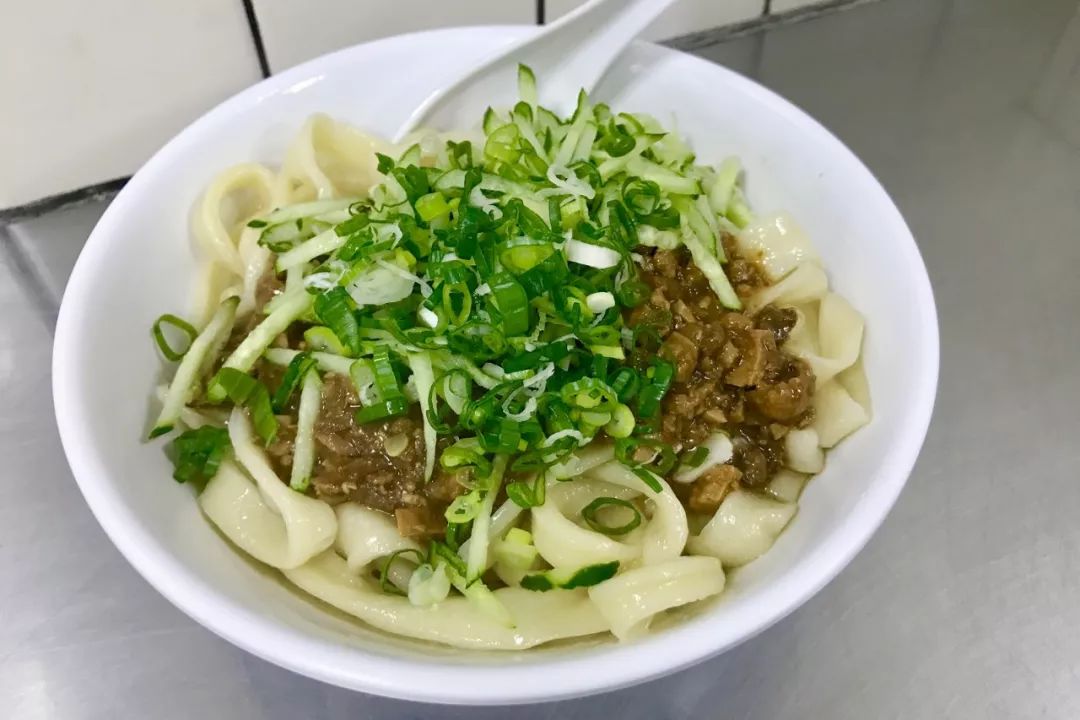 番茄洋葱牛肉面条 de354ffae16c4500a7a1ca8533e7220a.jpeg