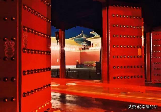 晚上的故宫内部 f0e3f584c4f84c07bb0110a10d7adea6.jpeg