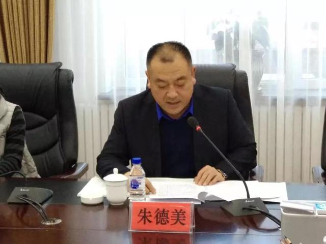 12月5日,长春市宽城区副区长朱德美组织召开了高铁沿线外部环境隐患